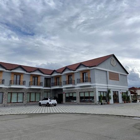 House Of Horses Shtepia E Kuajve Hotel Korce Luaran gambar