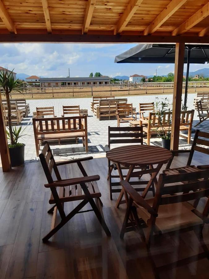 House Of Horses Shtepia E Kuajve Hotel Korce Luaran gambar