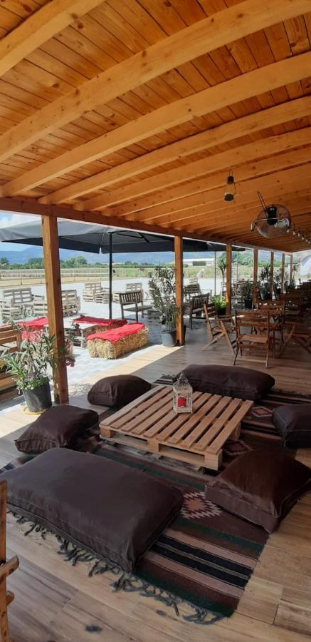 House Of Horses Shtepia E Kuajve Hotel Korce Luaran gambar