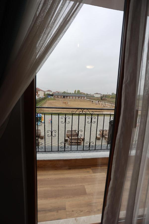 House Of Horses Shtepia E Kuajve Hotel Korce Luaran gambar