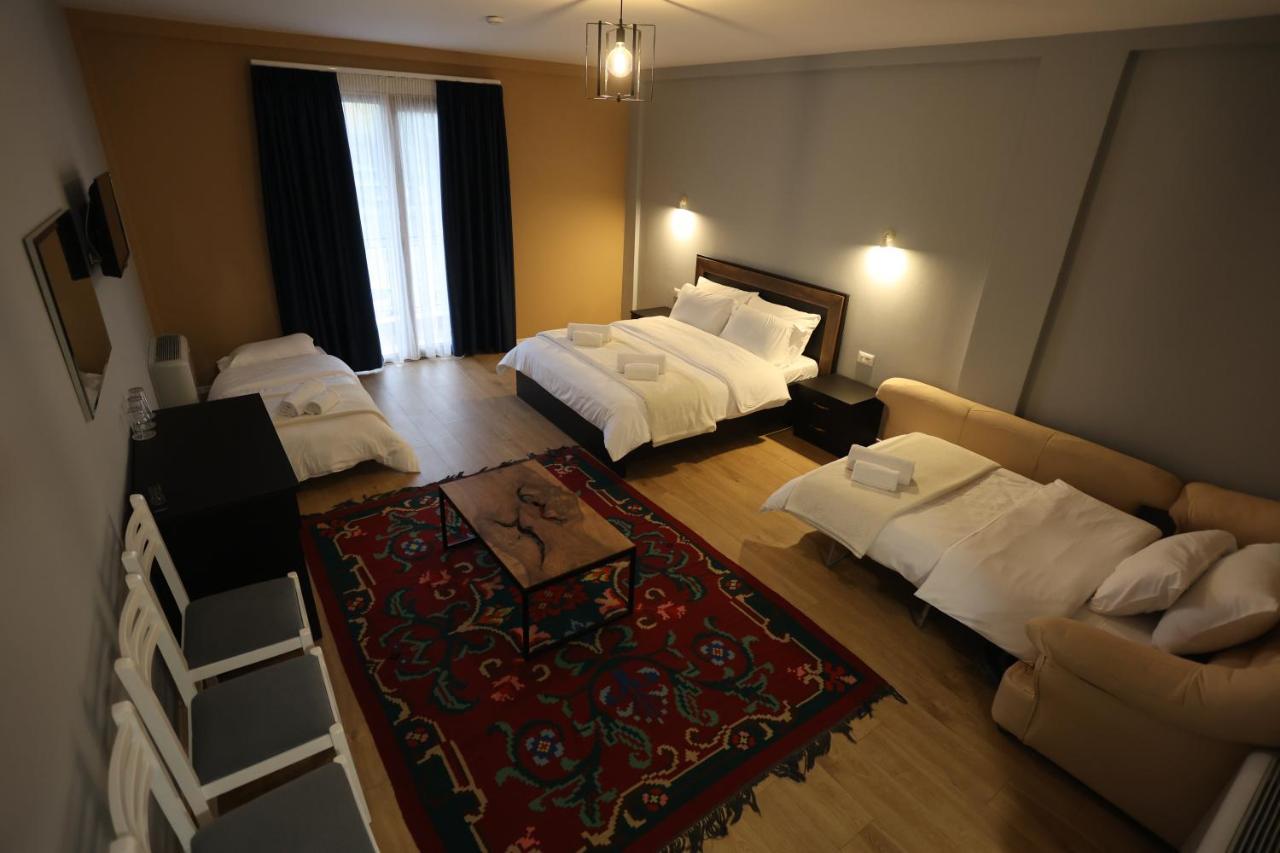 House Of Horses Shtepia E Kuajve Hotel Korce Luaran gambar