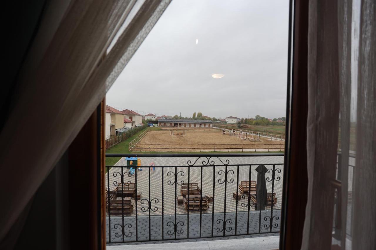 House Of Horses Shtepia E Kuajve Hotel Korce Luaran gambar