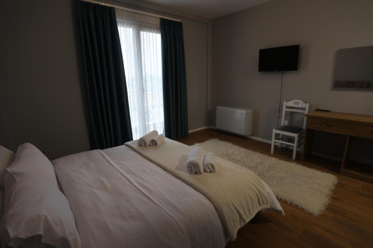 House Of Horses Shtepia E Kuajve Hotel Korce Luaran gambar
